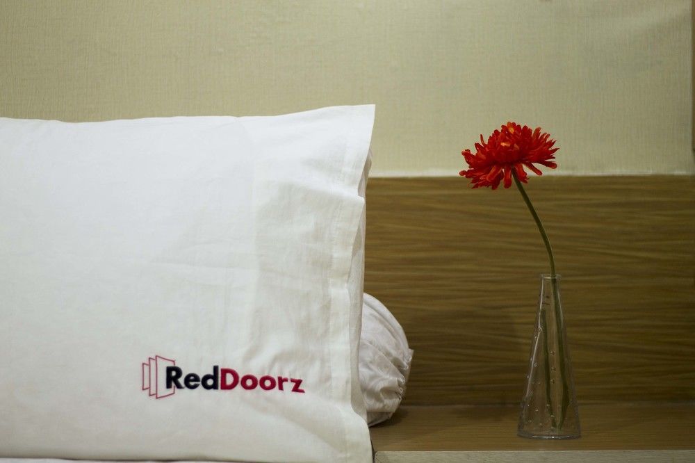 בנדונג Reddoorz Plus @ Candrawulan Buahbatu מראה חיצוני תמונה